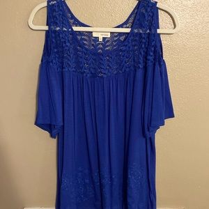 Cold shoulder Woman’s top